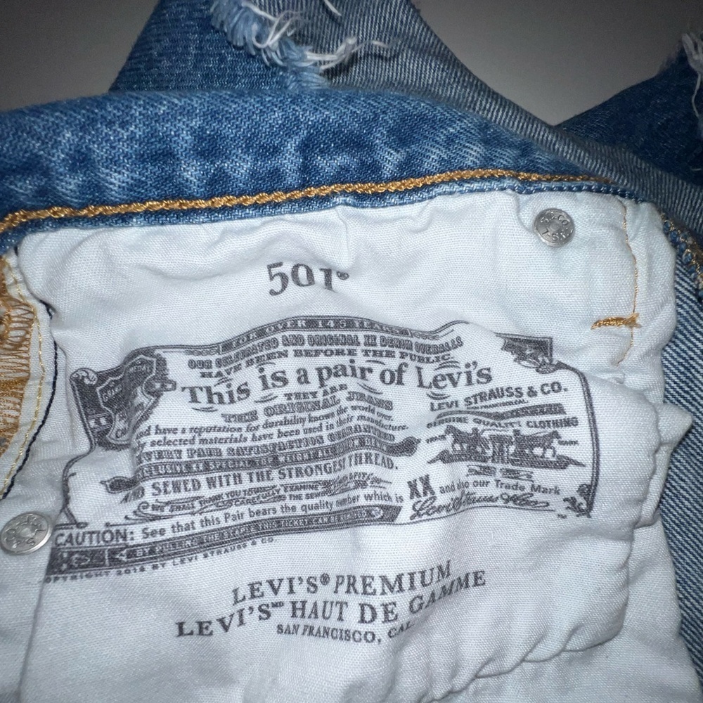 Levi's 501 Denim Button Fly Distressed Women's Shorts - Picture 13 of 15
